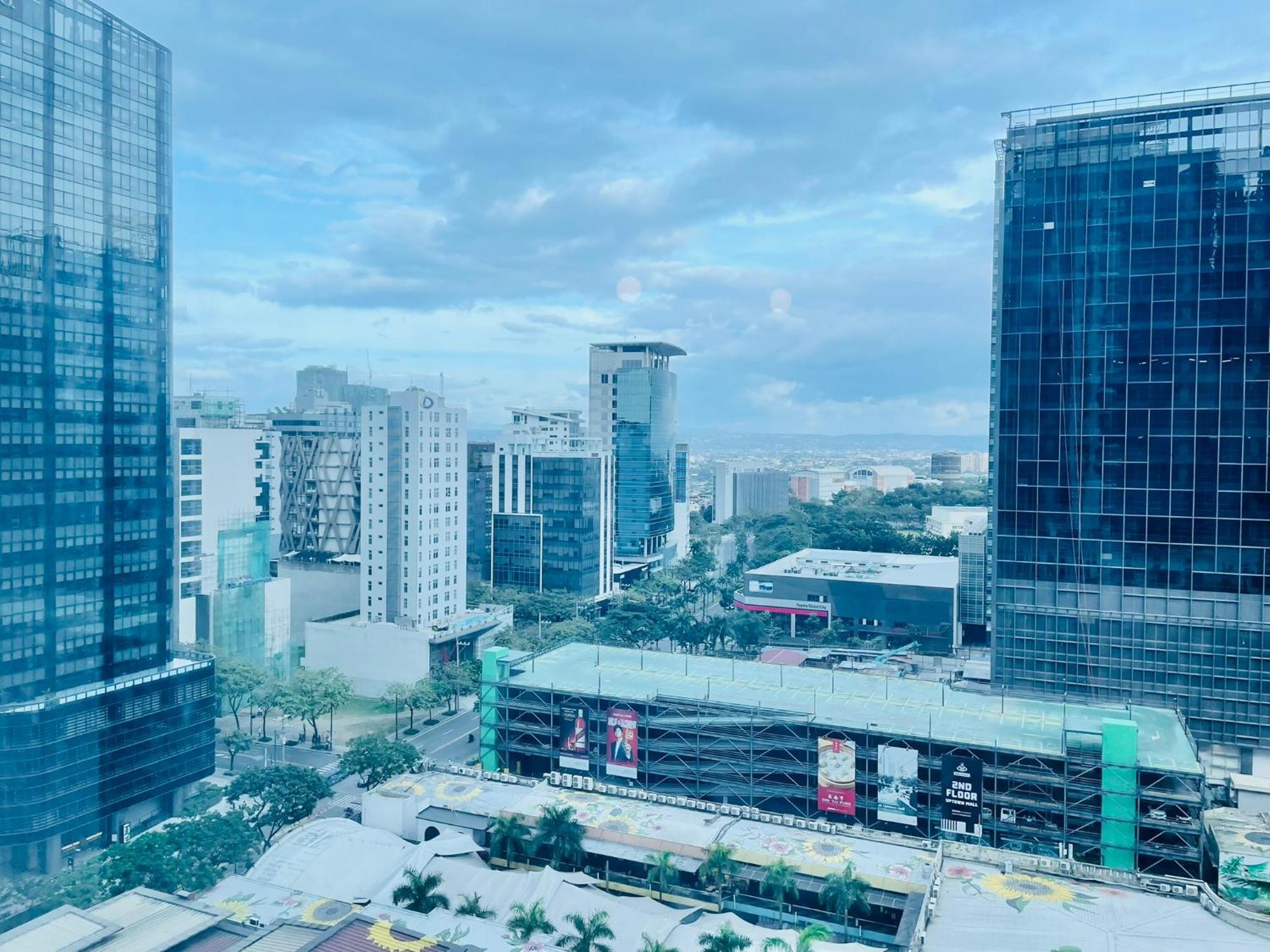 Uptown Parksuites Bgc Taguig Exterior photo